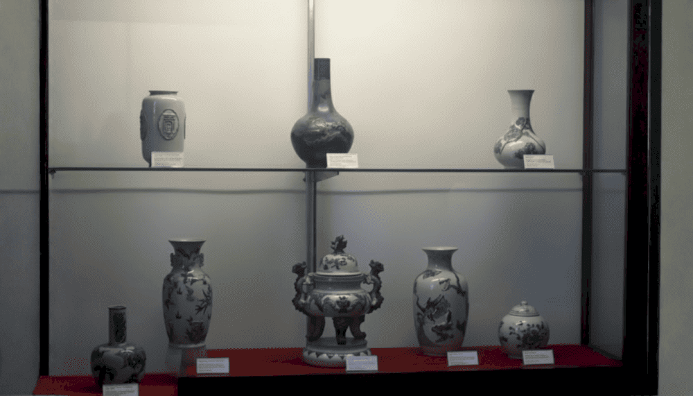 In the late 19th and early 20th centuries, renowned Vietnamese ceramic hubs like Bat Trang, Phu Lang, and Bien Hoa produced a diverse range of ceramic products